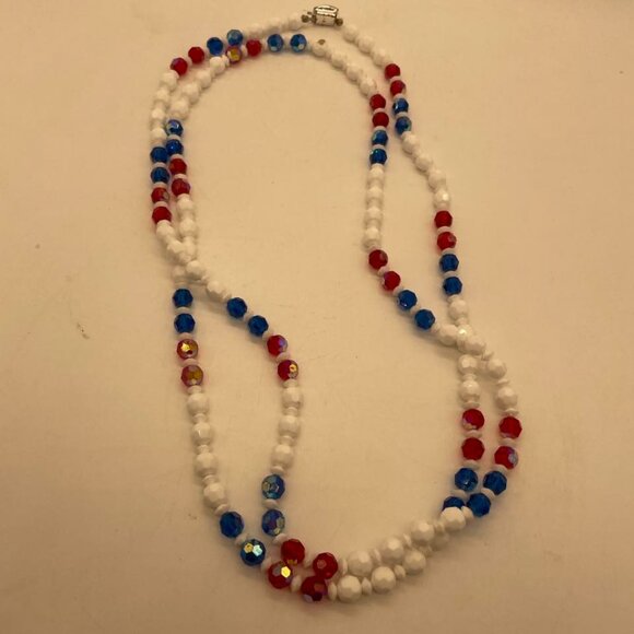 $$ SOLD $$ EUC Vintage White Red and Blue Crystal/Glass Bead Necklace - Picture 3 of 7
